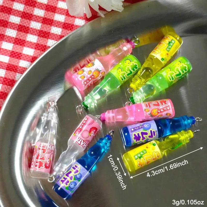 ชาร์มเรซิ่นรูปขวดโซดาขนาดเล็ก  - Resin Art Keychain บทวิจารณ์และราคา